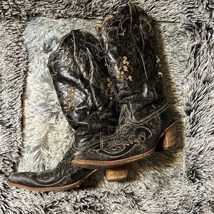 Corral Dancing Cowboy Boots